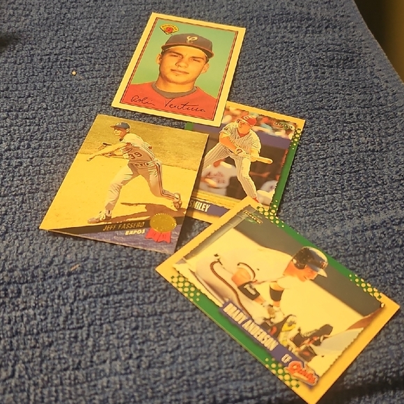 Topps Colorful Baseball Card Collection - Picture 4 of 5